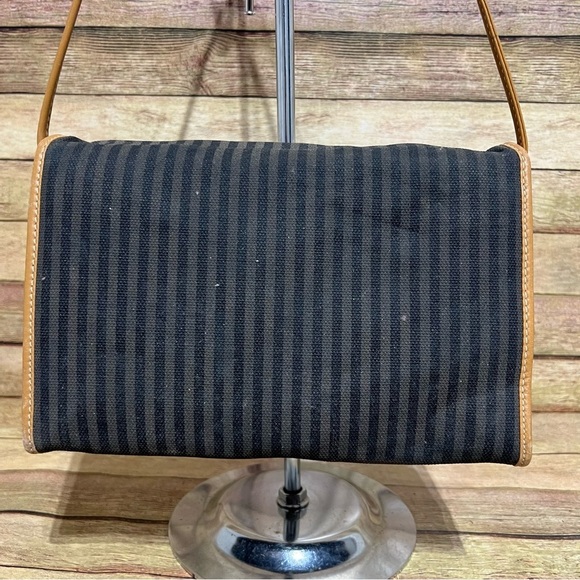 Fendi Vintage Roma Crossbody - Picture 4 of 12